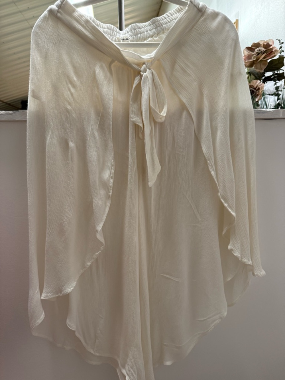 White Crape Pants With Tie -Tiny Hole On Back
